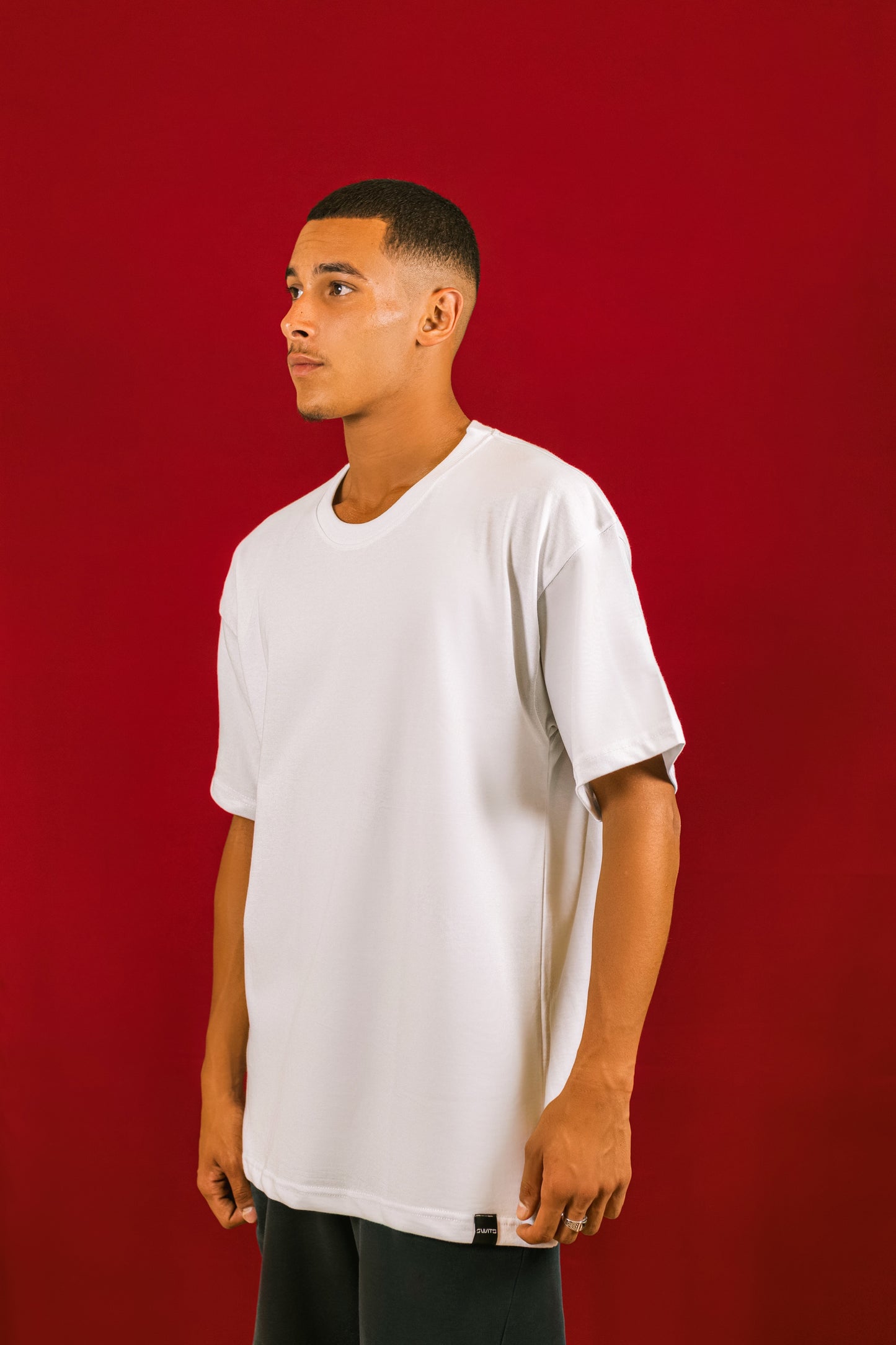 oversize white t-shirt